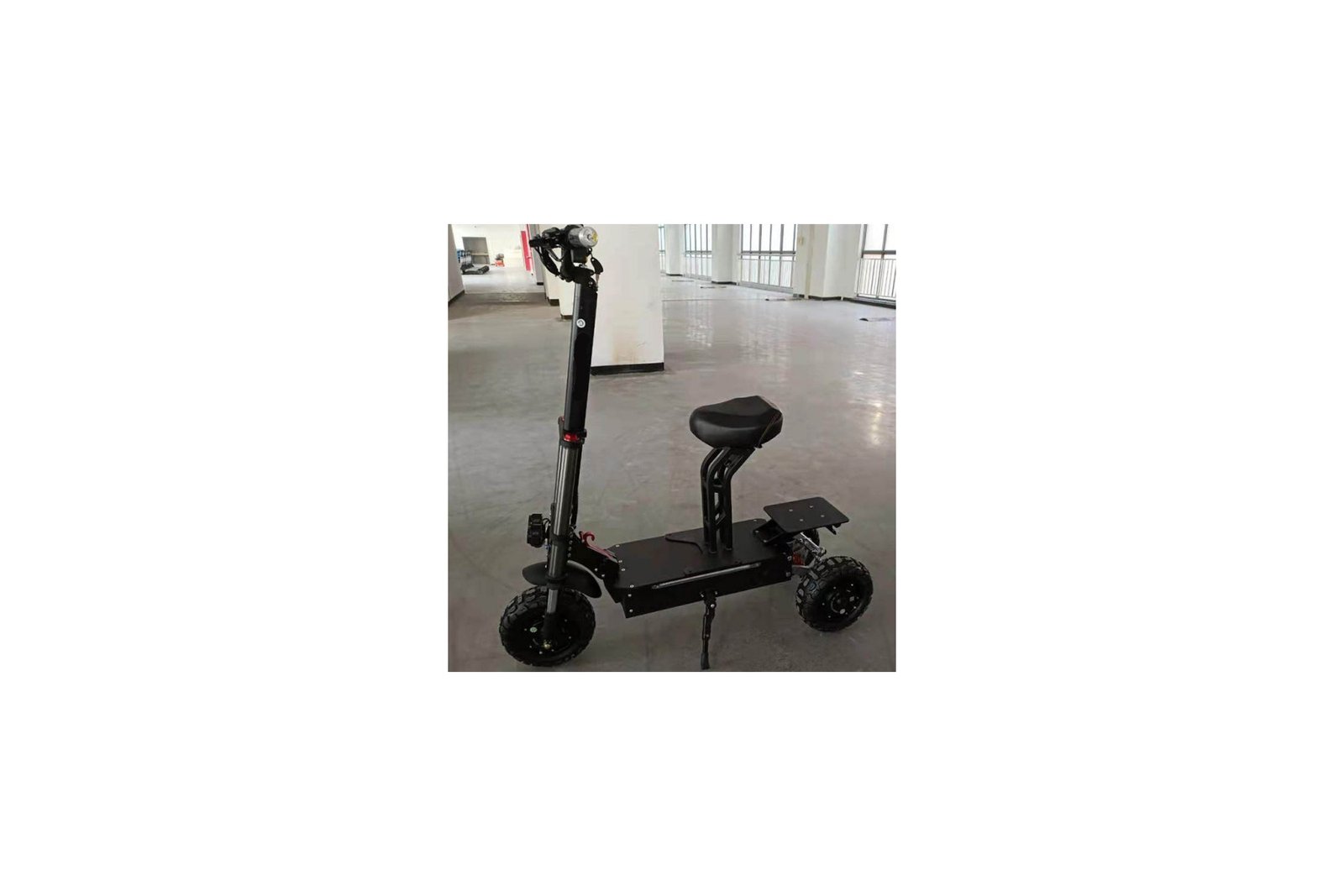 E-Scooter FALCON mit 3 Rädern, 5600 Watt, 3 Motoren, 60V 31Ah